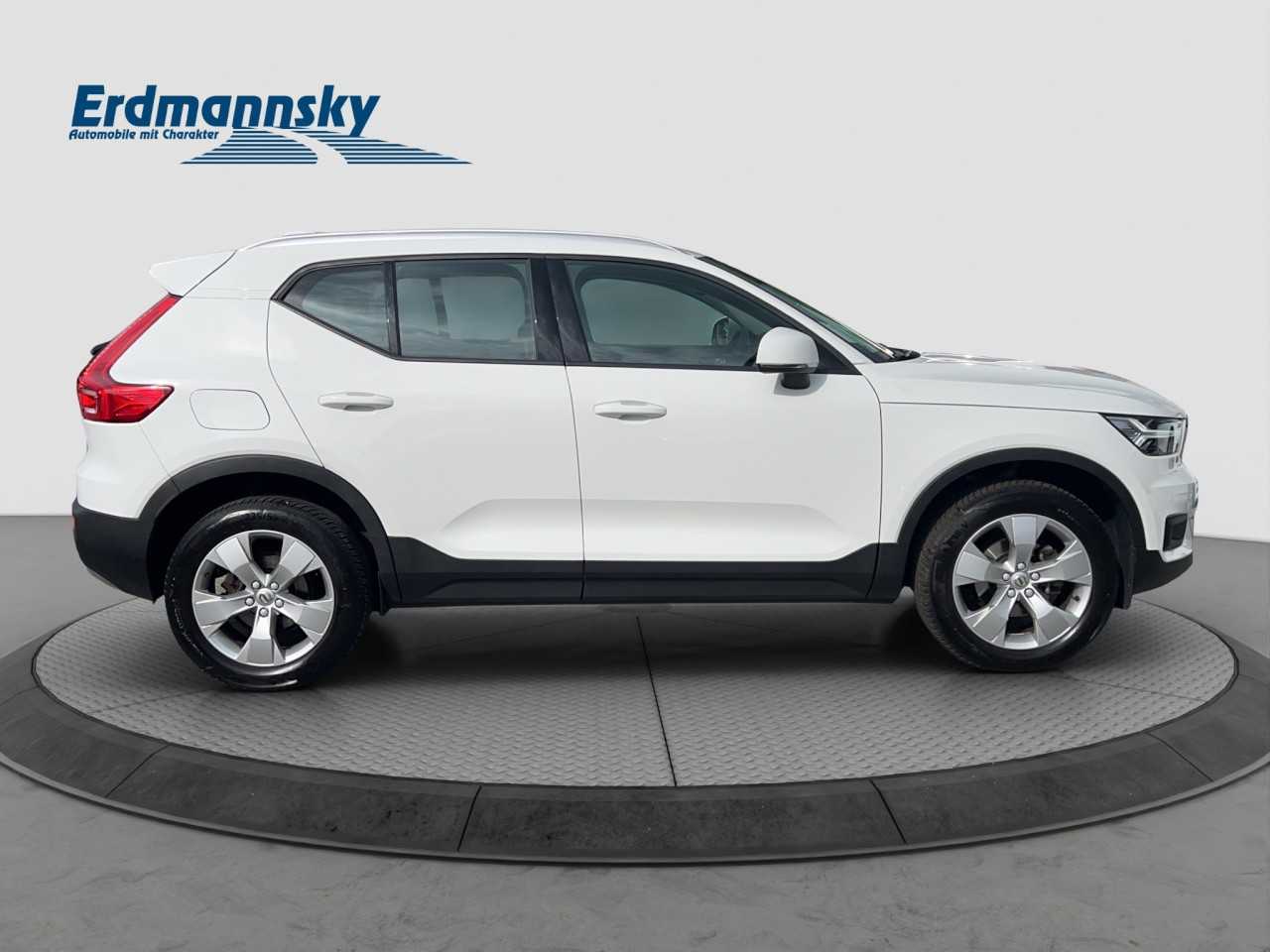 Volvo  XC40 T3 Schaltgetriebe (120kW/163PS) Momentum Pro