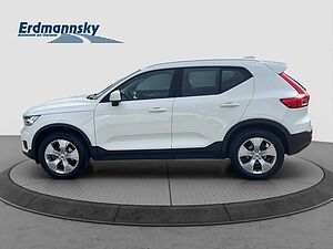 Volvo  XC40 T3 Schaltgetriebe (120kW/163PS) Momentum Pro